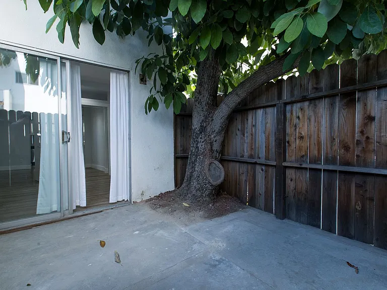 1636 N Fuller Ave — Photo 8