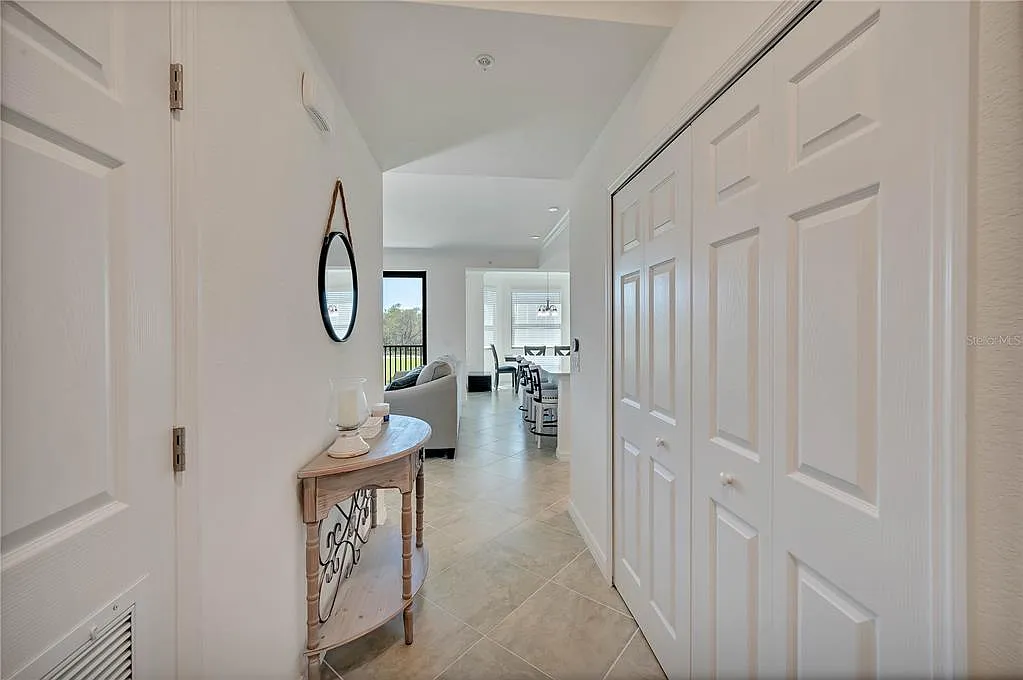 2 bed, 2.0 bath, 1107 sqft, $1,900 — Photo 2