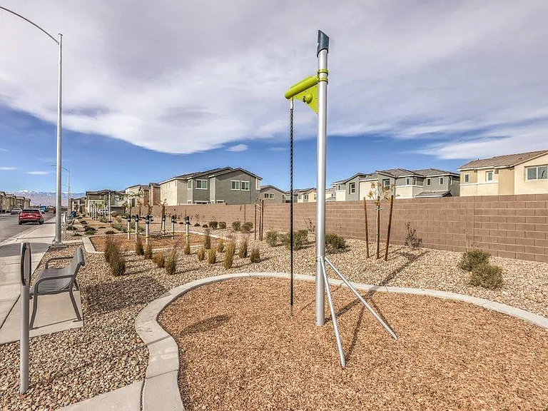 2666 Champagne Gold Ave — Photo 30