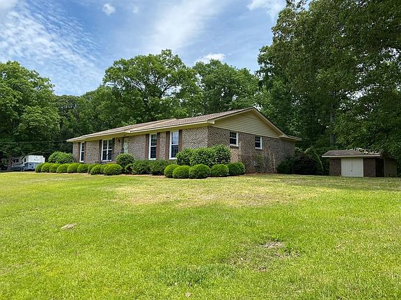 3rd image of 830 Evergreen Dr