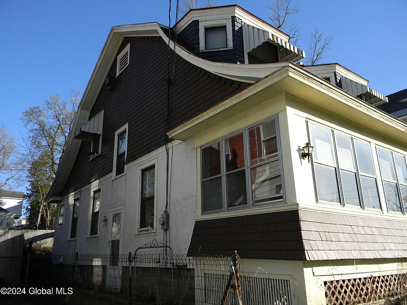 2nd image of 442 Plymouth Avenue