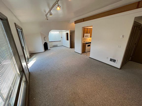5th image of 924 17th Ave Unit 8