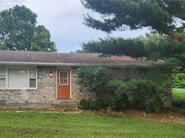 5720 S Eastern School Road, Pekin, IN 47165