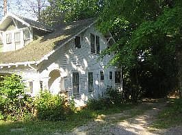 2nd image of 610 Mountain View Ave