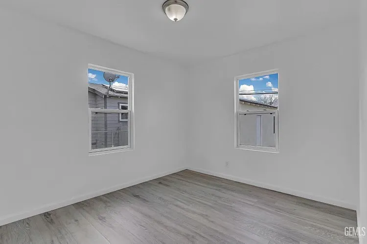 1233 Woodrow Ave #1233 — Photo 5