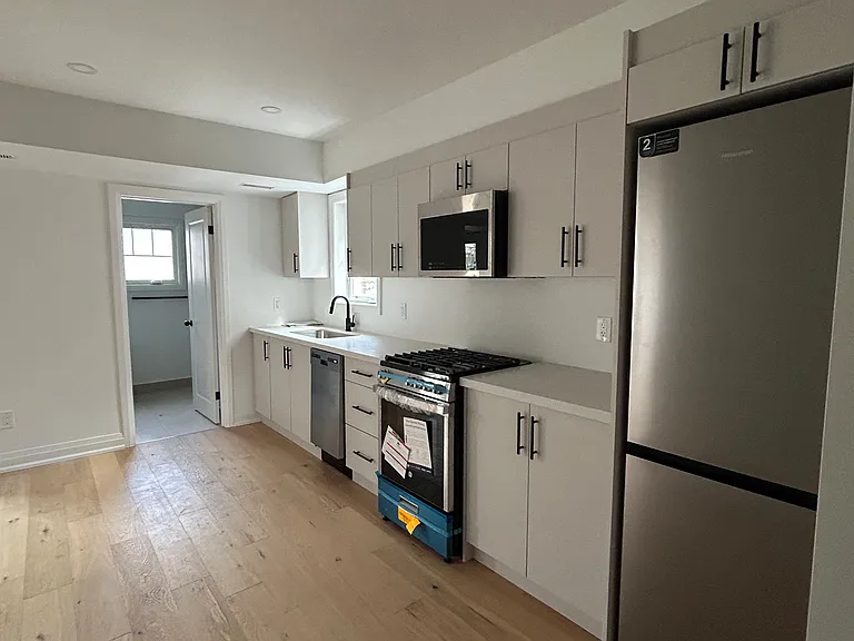 12 Franklin Ave #A — Photo 2