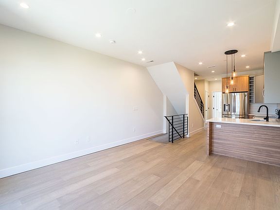 5th image of 2147 N Franklin St Unit B