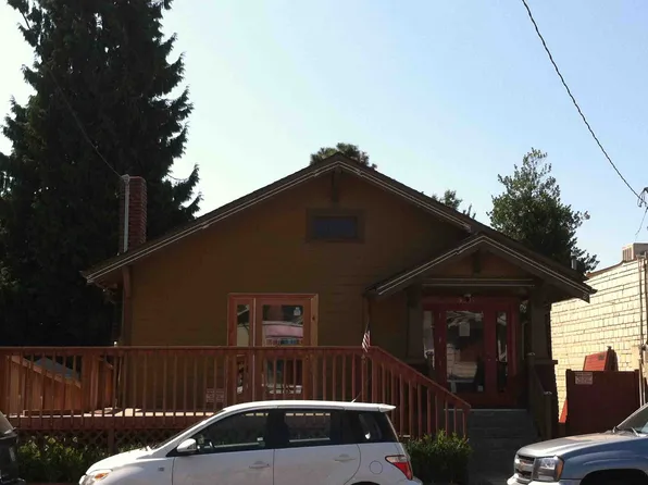 5507 Roosevelt Way NE, Seattle, WA 98105