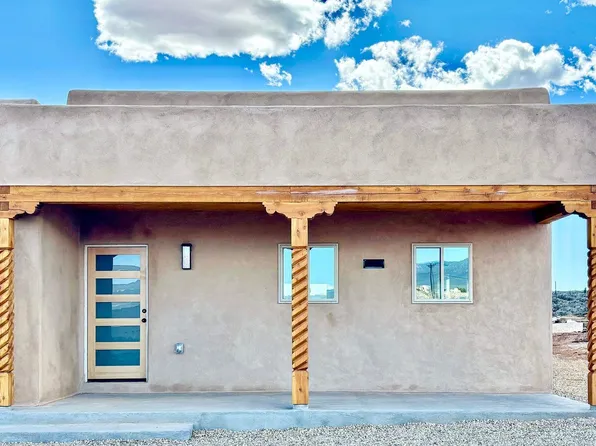 8 Calle Luna, Taos, NM 87571
