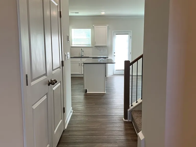 422 Janie Cir — Photo 4