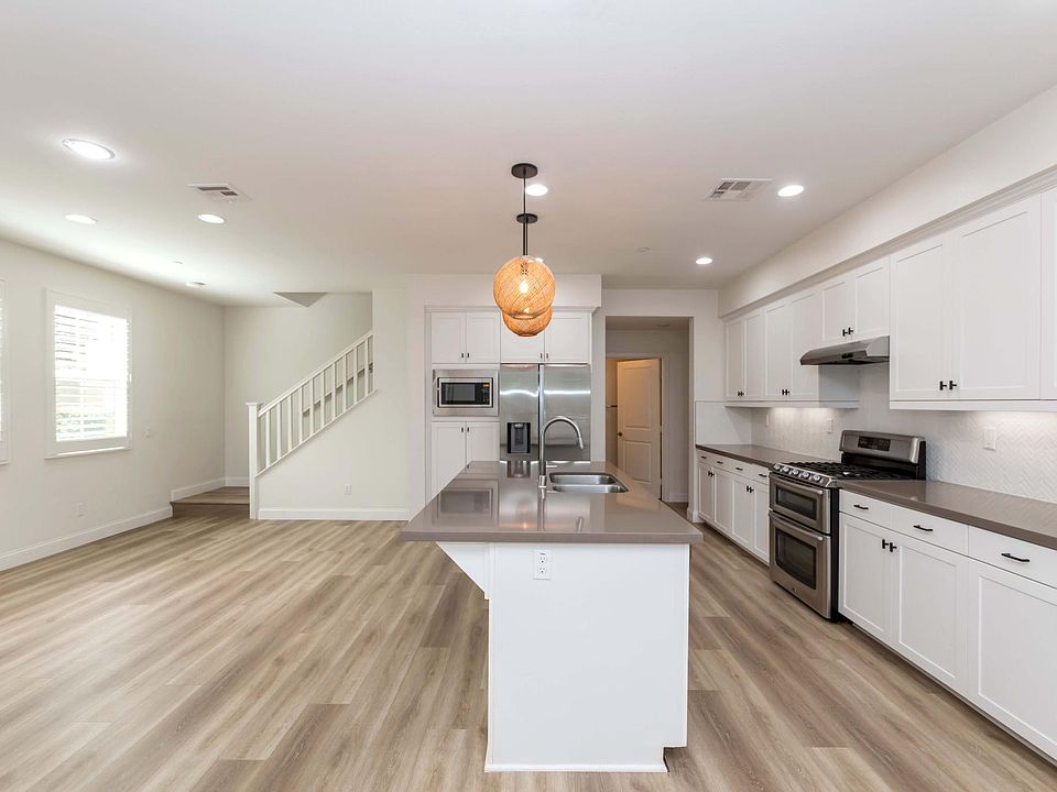 1st image of 122 Borrego Dr