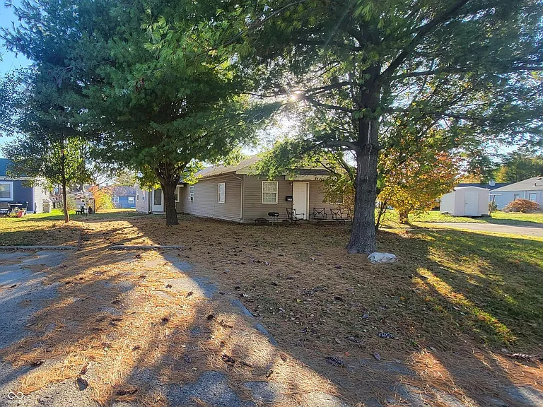 6149 Commodore Dr — Photo 2