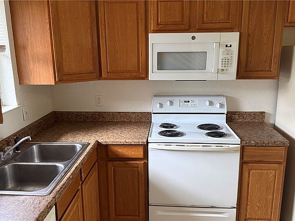 5th image of 1202 Charisse St