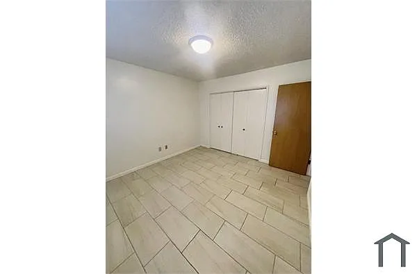 Building Photo - 4320 Parks Ave #G