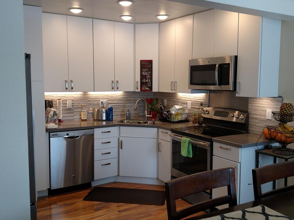 Refurbished Kitchen. New floors