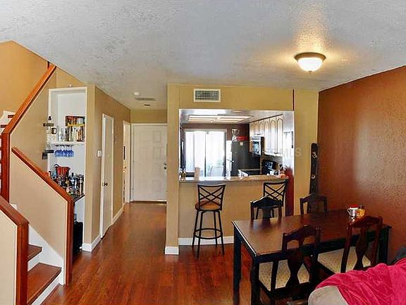 5th image of 743 Oak Park Pl