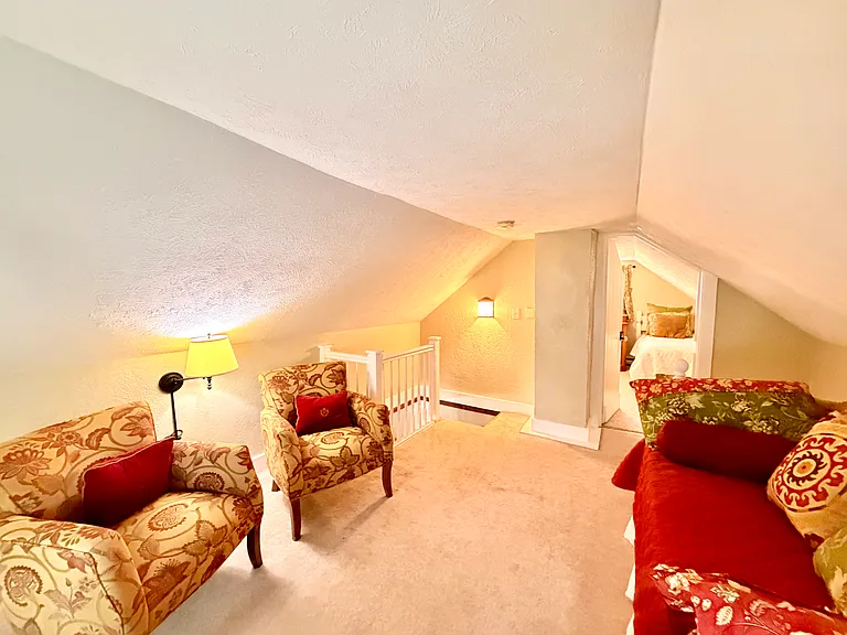 Upper Lounge