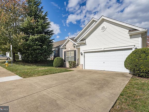3rd image of 18 Chantilly Pl