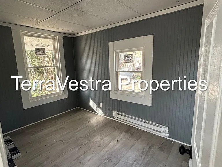 279 N Laurel St — Photo 2