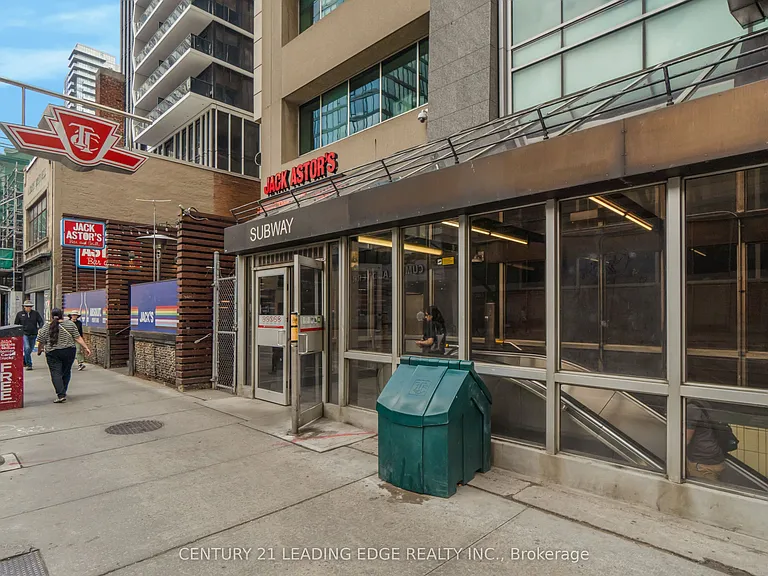 11 Yorkville Ave #3906 — Photo 39