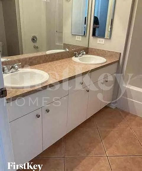 2731 SW 2nd Ln — Photo 18