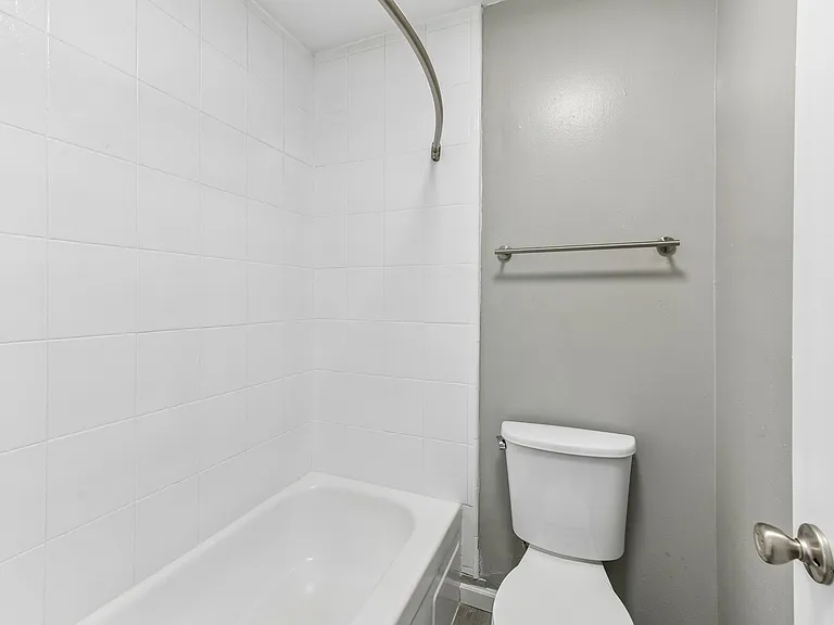 I Street Apartments — Photo 34