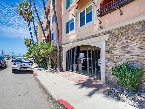 4th image of 840 Turquoise St Unit 203