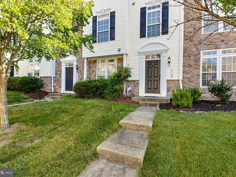 1739 Theale Way — Photo 4
