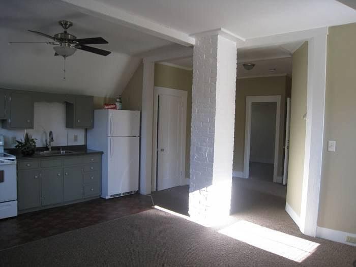 Living/Kitchen area