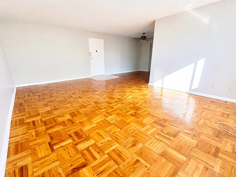 Waldorf Park Apartments — Photo 47