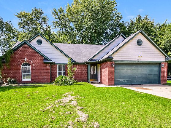 3rd image of 7417 Hunters Hollow Ln