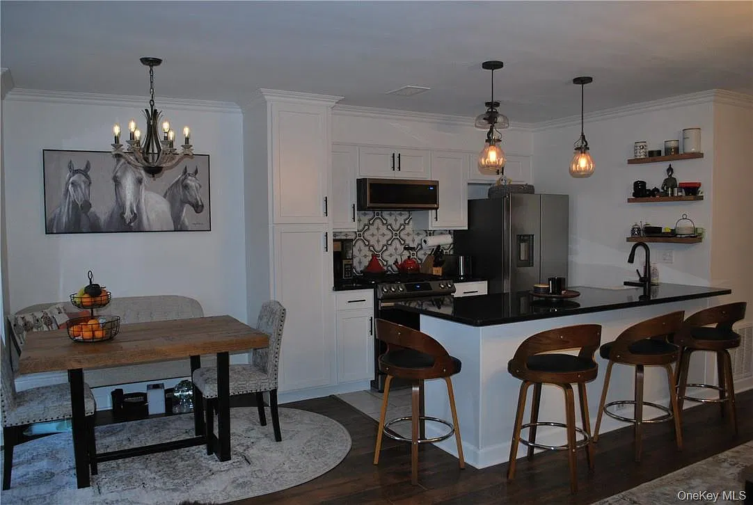 2 bed, 1.5 bath, 1184 sqft, $2,700 — Photo 3