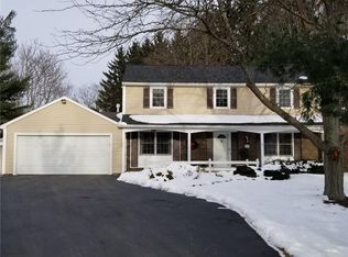 168 Mulberry Dr, Farmington, NY 14425
