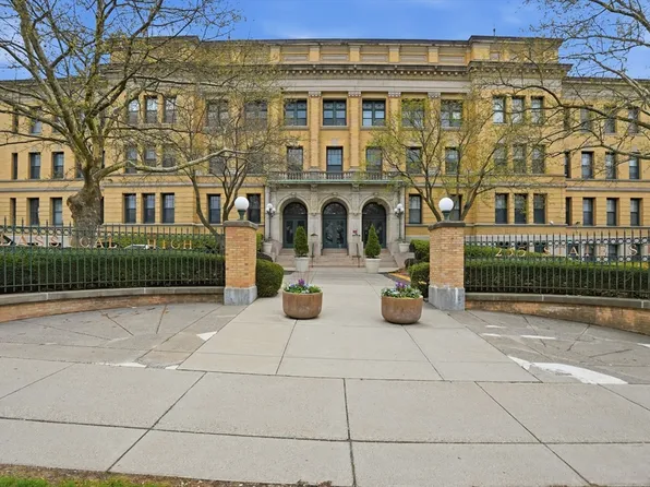 235 State St APT 502, Springfield, MA 01103