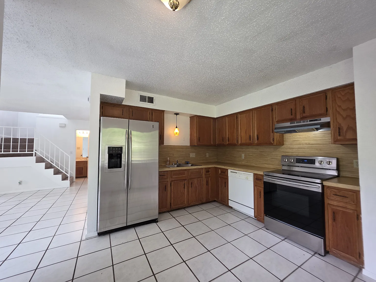 3 bed, 2.5 bath, 1150 sqft, $1,650 — Photo 4
