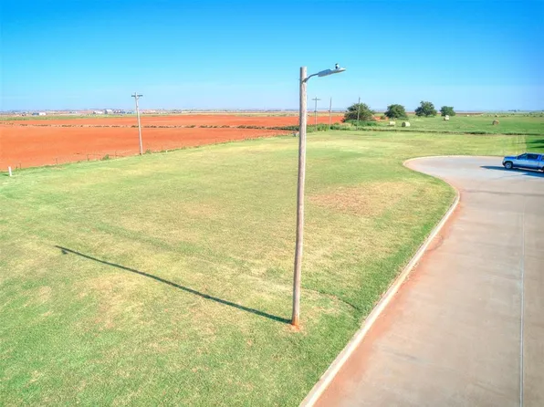 9 Lawrence Dr, Okarche, OK 73762