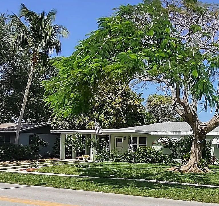 2nd image of 806 NE 5th Ave