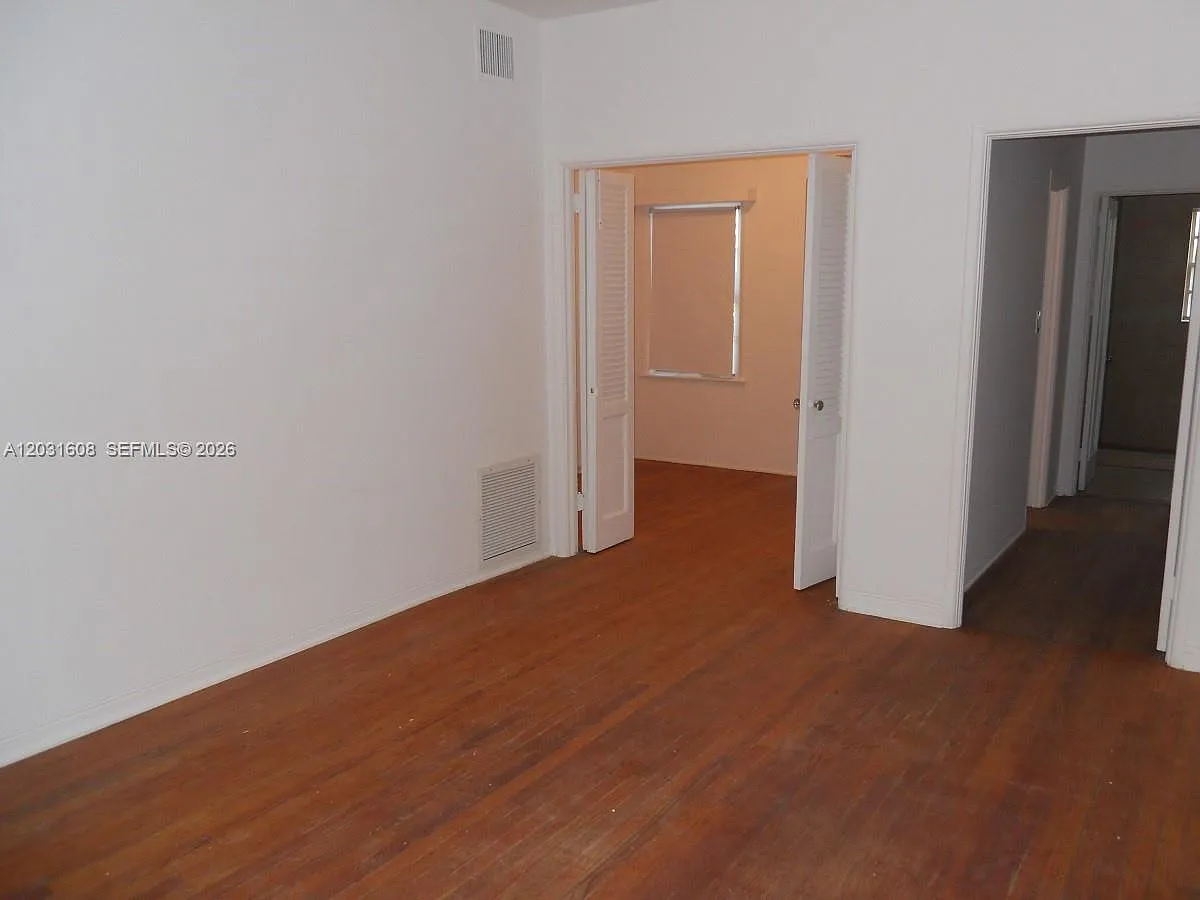 Sb Manor House Condo — Photo 3