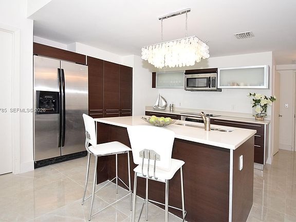 5th image of 1900 N Bayshore Dr APT 2804