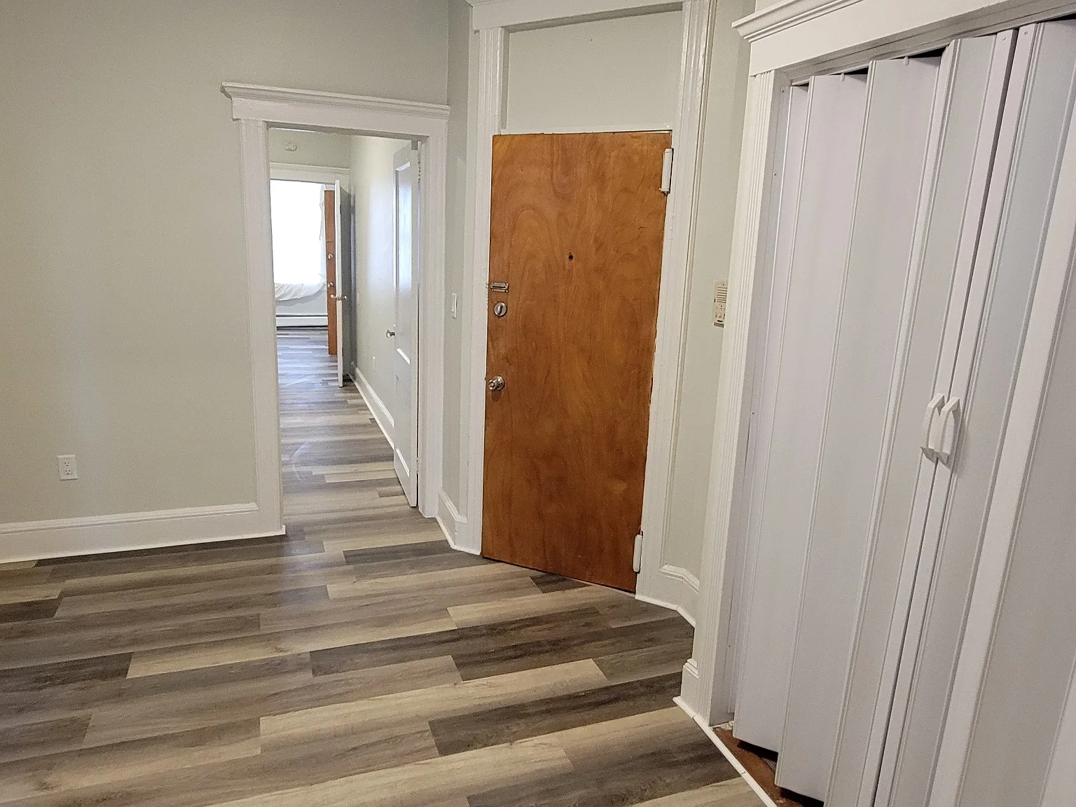 2 bed, 700 sqft, $1,878 — Photo 2