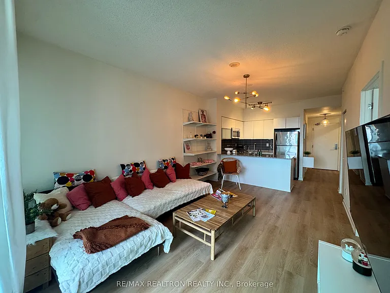 150 E Liberty St #407 — Photo 4
