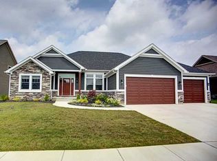 1305 Red Maple Dr, Troy, OH 45373