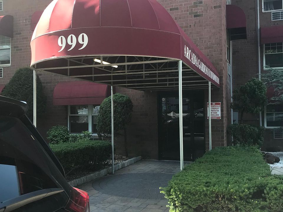1st image of 999 Forest Ave APT 4A