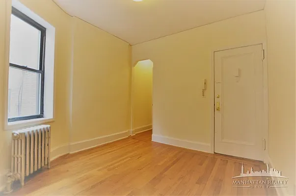 Rented by Manhattan Realty Group | media 34