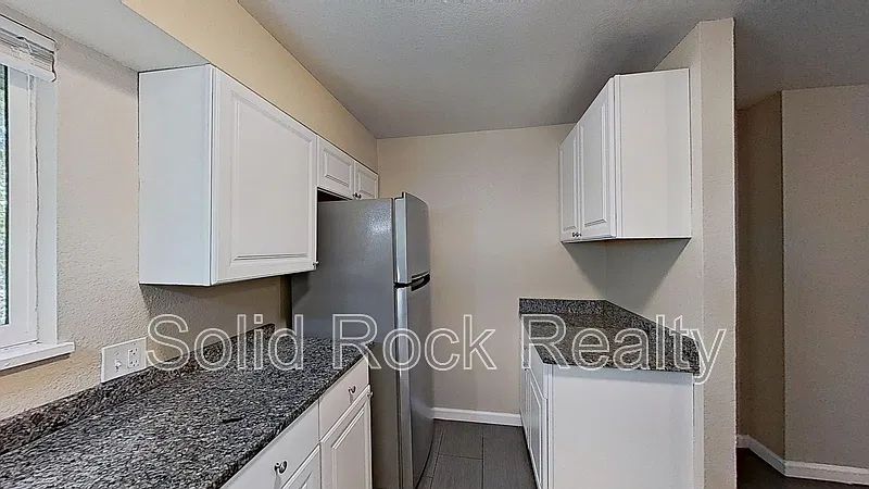 3 bed, 1.0 bath, 1000 sqft, $1,150 — Photo 3
