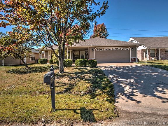 2nd image of 24902 S Heartwood Dr