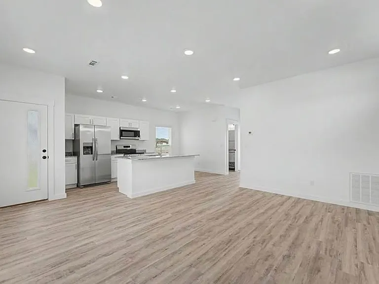 501 Solar St — Photo 7