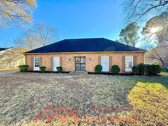 1st image of 6843 Amersham Dr