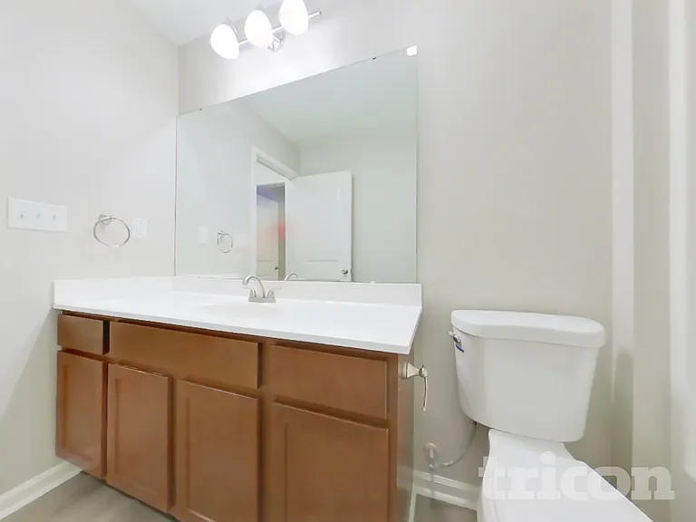 908 W Clinton St — Photo 13