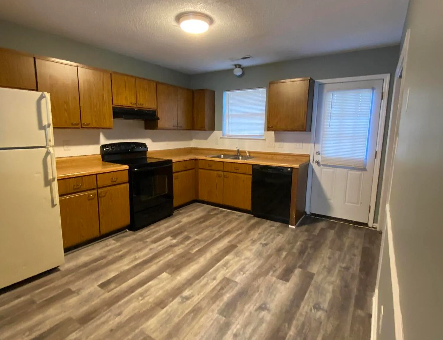 2 bed, 2.0 bath, 913 sqft, $1,075 — Photo 3